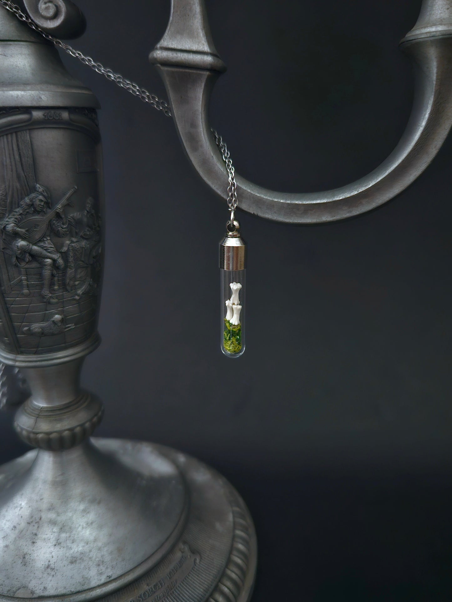 Rat tail oddity vial