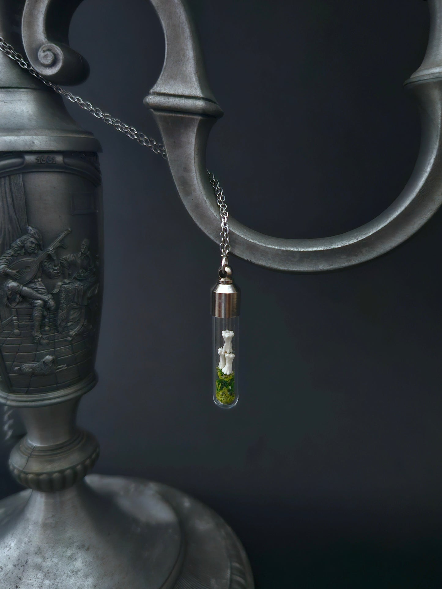 Rat tail oddity vial