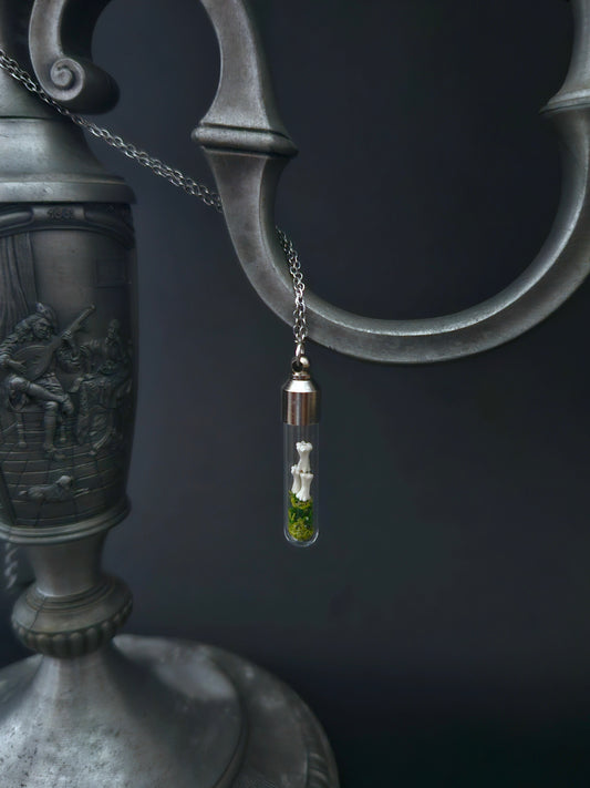 Rat tail oddity vial