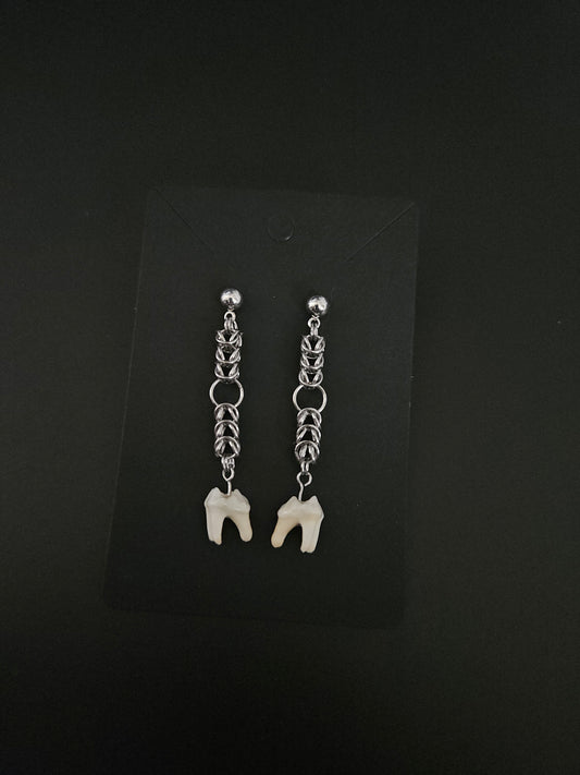 Andúril - racoon teeth